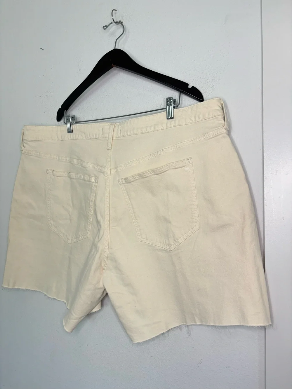 MADEWELL NWT CREAM CURVY PERFECT JEAN SHORTS SZ 20W
